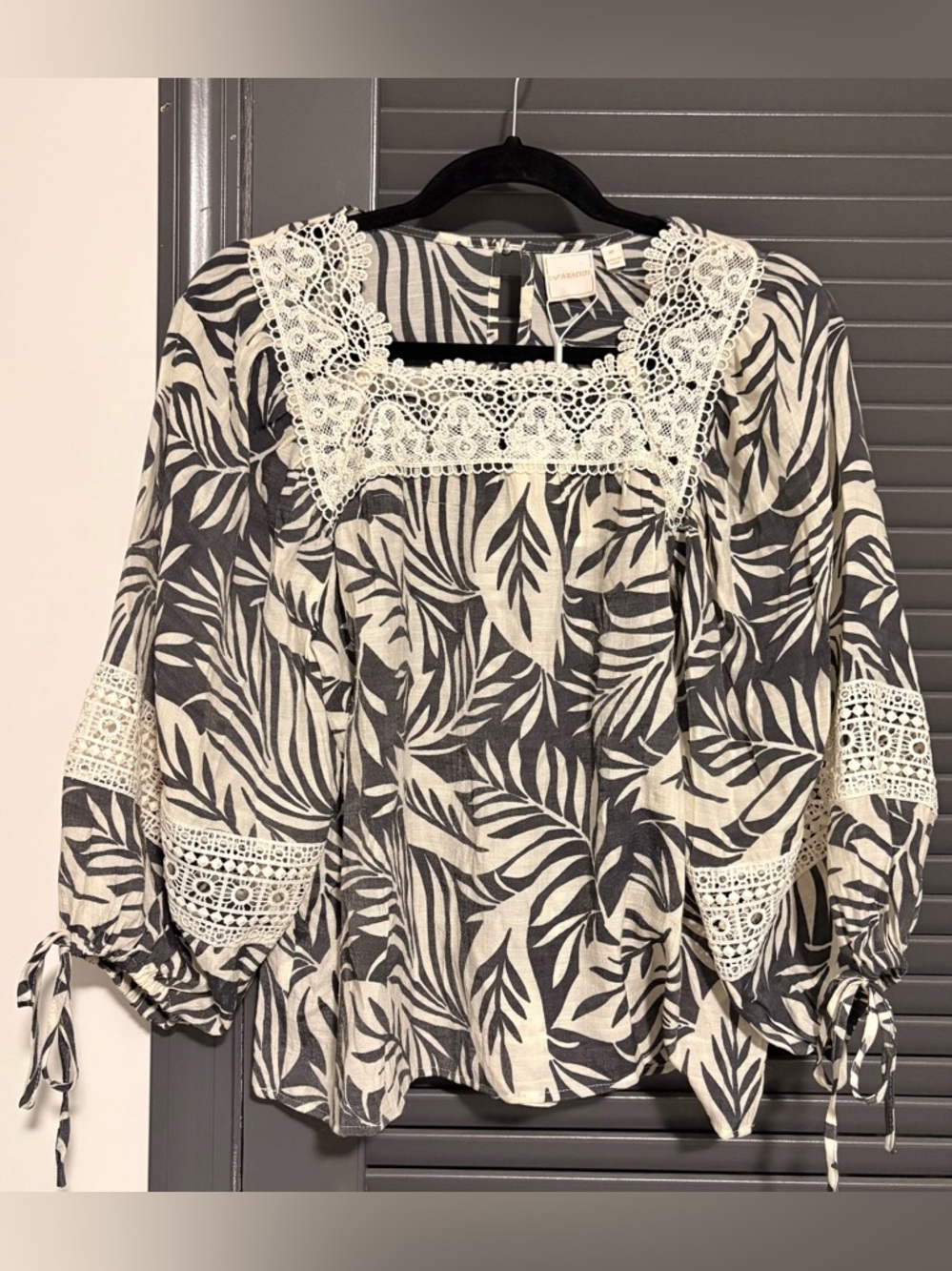 Zac & Rachel Black & Cream Leaf Lace-Trim Peasant Blouse